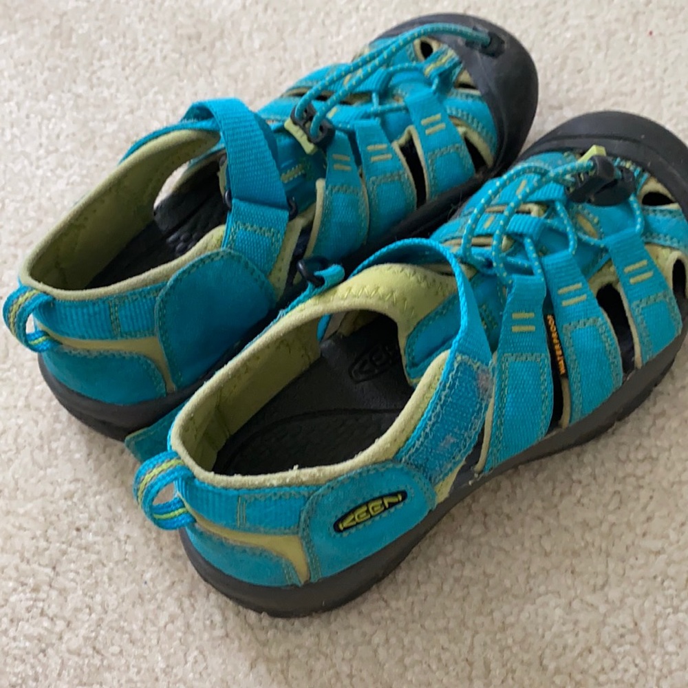 Brand new looking Keens!!